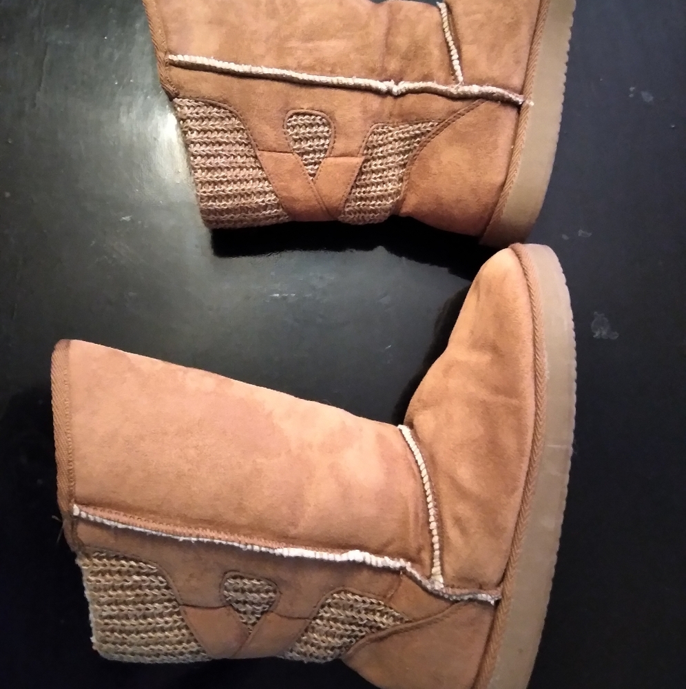Airwalk size 9 Womens sweater boots